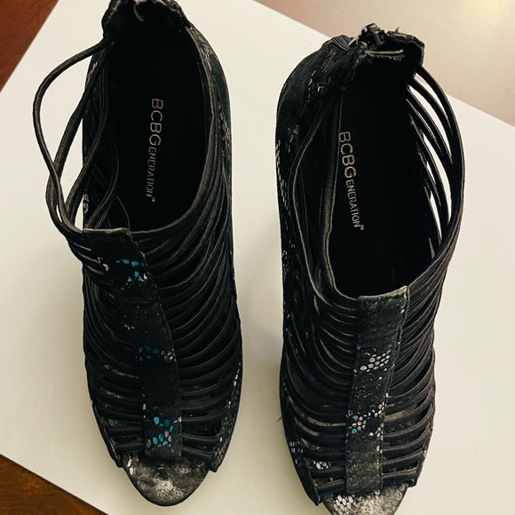 Like new animal print shoes - Picture 2 of 3